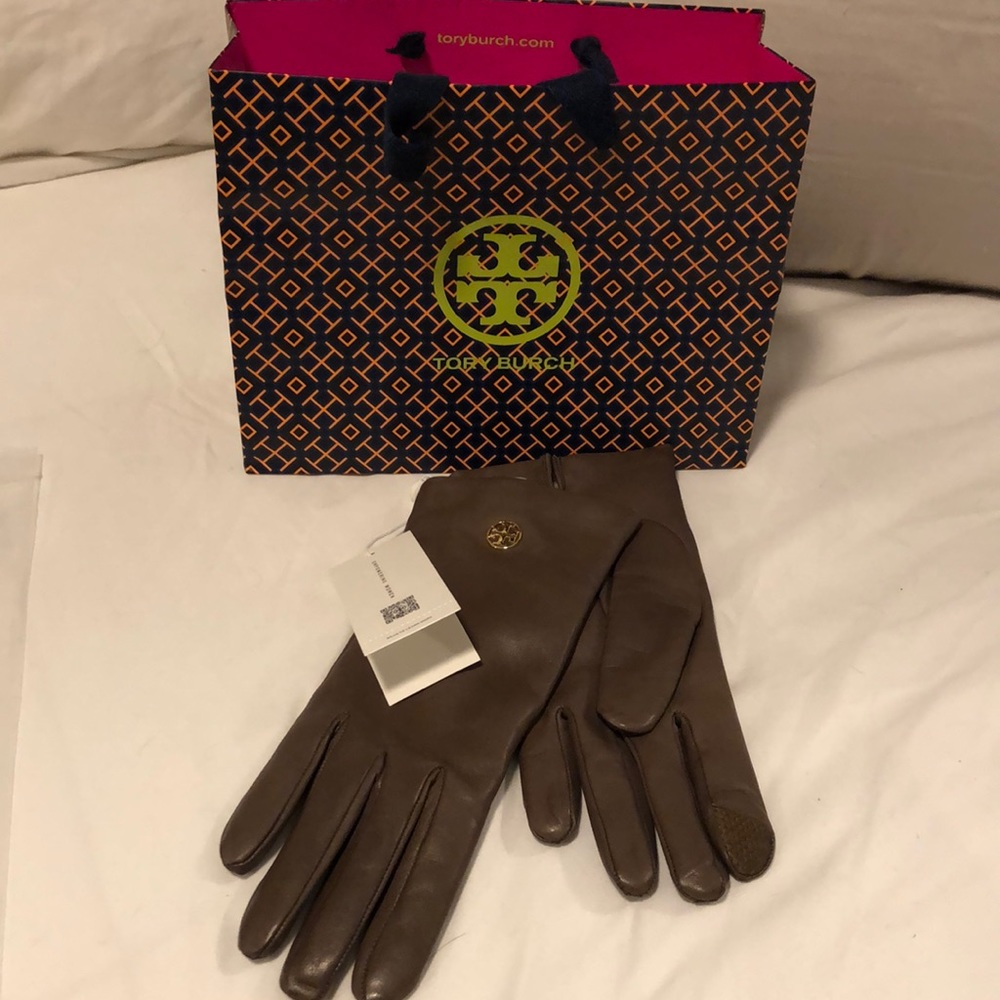 Tory Burch Leather Tech Gloves brand new!